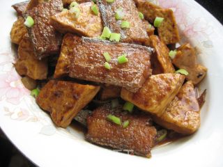 带鱼炖豆腐的做法步骤：15
