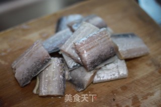 糖醋香煎带鱼－做法简单的宴客菜的做法步骤：1