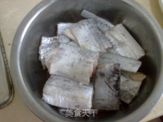 红烧带鱼的做法步骤：2