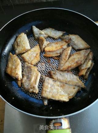 香煎脆皮带鱼的做法步骤：4