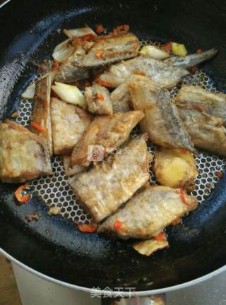 香煎脆皮带鱼的做法步骤：7