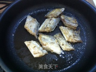 蒜烧带鱼的做法步骤：2
