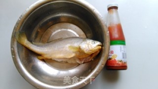 茄汁黄鱼的做法步骤：1