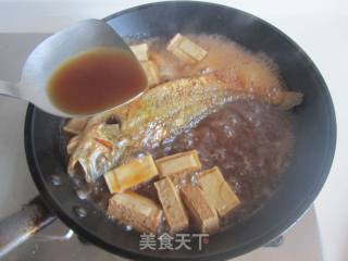 黄鱼焖豆腐的做法步骤：11