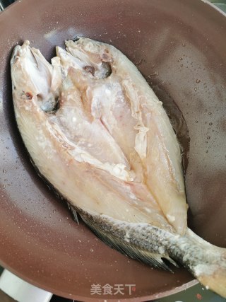 红烧大黄鱼的做法步骤：3