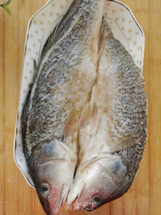 红烧大黄鱼的做法步骤：1