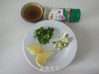 【上海】酸菜黄鱼面的做法步骤：2