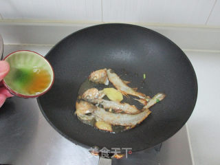 【上海】酸菜黄鱼面的做法步骤：7