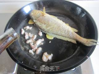 毛豆烧黄鱼的做法步骤：5