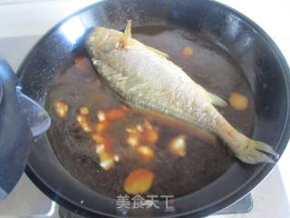 毛豆烧黄鱼的做法步骤：7