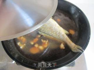 毛豆烧黄鱼的做法步骤：8
