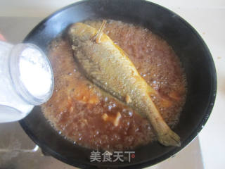 毛豆烧黄鱼的做法步骤：9