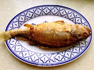 雪菜烧黄鱼的做法步骤：4