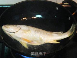 豆瓣酱烧黄鱼的做法步骤：3