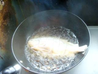 【浙菜】--糖醋鱼的做法步骤：3