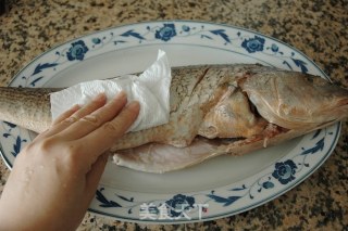 【浙菜】汤鲜味美宁波风味·雪菜大汤黄鱼的做法步骤：3