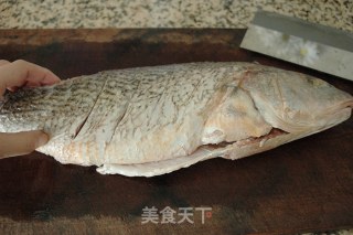 【浙菜】汤鲜味美宁波风味·雪菜大汤黄鱼的做法步骤：2
