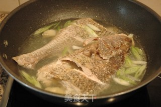 【浙菜】汤鲜味美宁波风味·雪菜大汤黄鱼的做法步骤：7