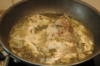 【浙菜】汤鲜味美宁波风味·雪菜大汤黄鱼的做法步骤：11