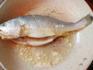 雪菜黄鱼汤的做法步骤：3