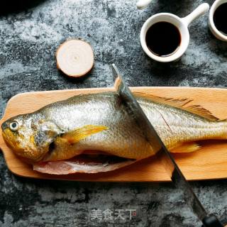 鱼料理快手菜--炖黄鱼的做法步骤：4