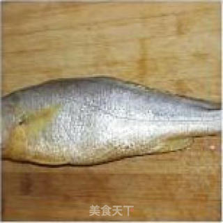 豆腐烧黄鱼的做法步骤：1
