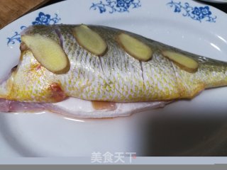 清蒸黄鱼的做法步骤：4