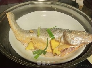 剁椒黄鱼的做法步骤：7