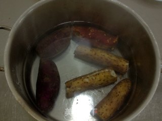香煎扇贝、黄鱼配双色山药薯泥与秋葵佐柠檬草金橘酱汁的做法步骤：1