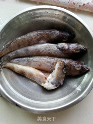 烧黄鱼的做法步骤：1
