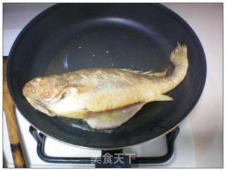 香煎大黄鱼的做法步骤：9