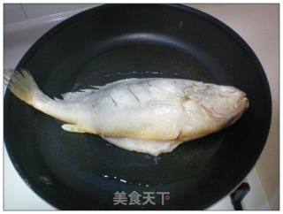 香煎大黄鱼的做法步骤：8
