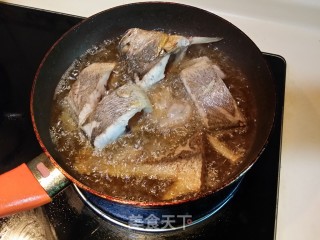 椒盐黄鱼的做法步骤：2