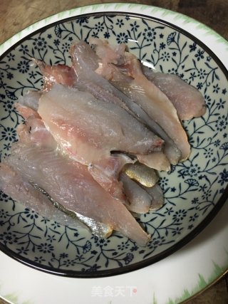 鲜虾黄鱼面的做法步骤：1