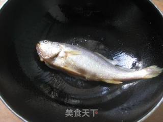 黄鱼煮萝卜丝的做法步骤：3