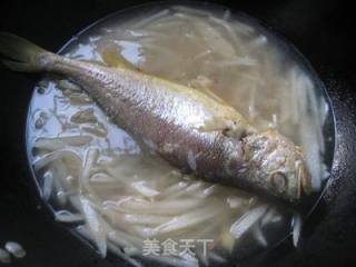 黄鱼煮萝卜丝的做法步骤：8