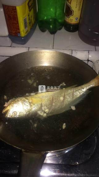 油葱黄鱼的做法步骤：4