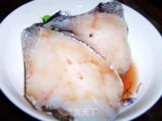 入口即化，肉质细腻的香煎鳕鱼的做法步骤：2