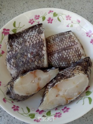 【天津】炸鳕鱼丸子的做法步骤：1