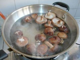 香菇鳕鱼豆芽汤的做法步骤：2