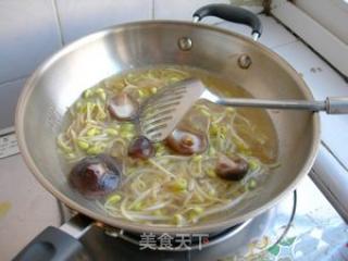 香菇鳕鱼豆芽汤的做法步骤：7