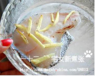 香煎鳕鱼配中式酱汁的做法步骤：2