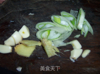 【创意新派菜】---红烧鳕鱼炖木耳的做法步骤：5
