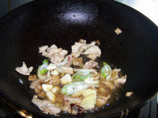【创意新派菜】---红烧鳕鱼炖木耳的做法步骤：10