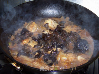 【创意新派菜】---红烧鳕鱼炖木耳的做法步骤：14