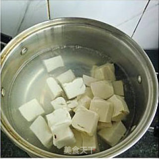 家常补钙菜肴----鳕鱼炖豆腐的做法步骤：2
