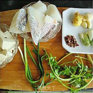 家常补钙菜肴----鳕鱼炖豆腐的做法步骤：1