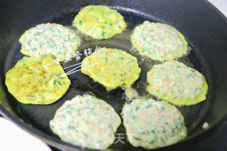 鳕鱼蔬菜米饼 宝宝辅食，青菜叶+胡萝卜+ 豇豆+鸡蛋+米饭的做法步骤：7
