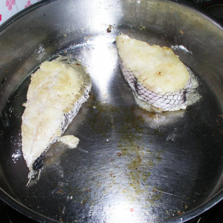 香煎鳕鱼配咖喱汁的做法步骤：3