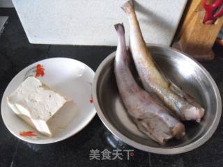 鳕鱼烧豆腐的做法步骤：1